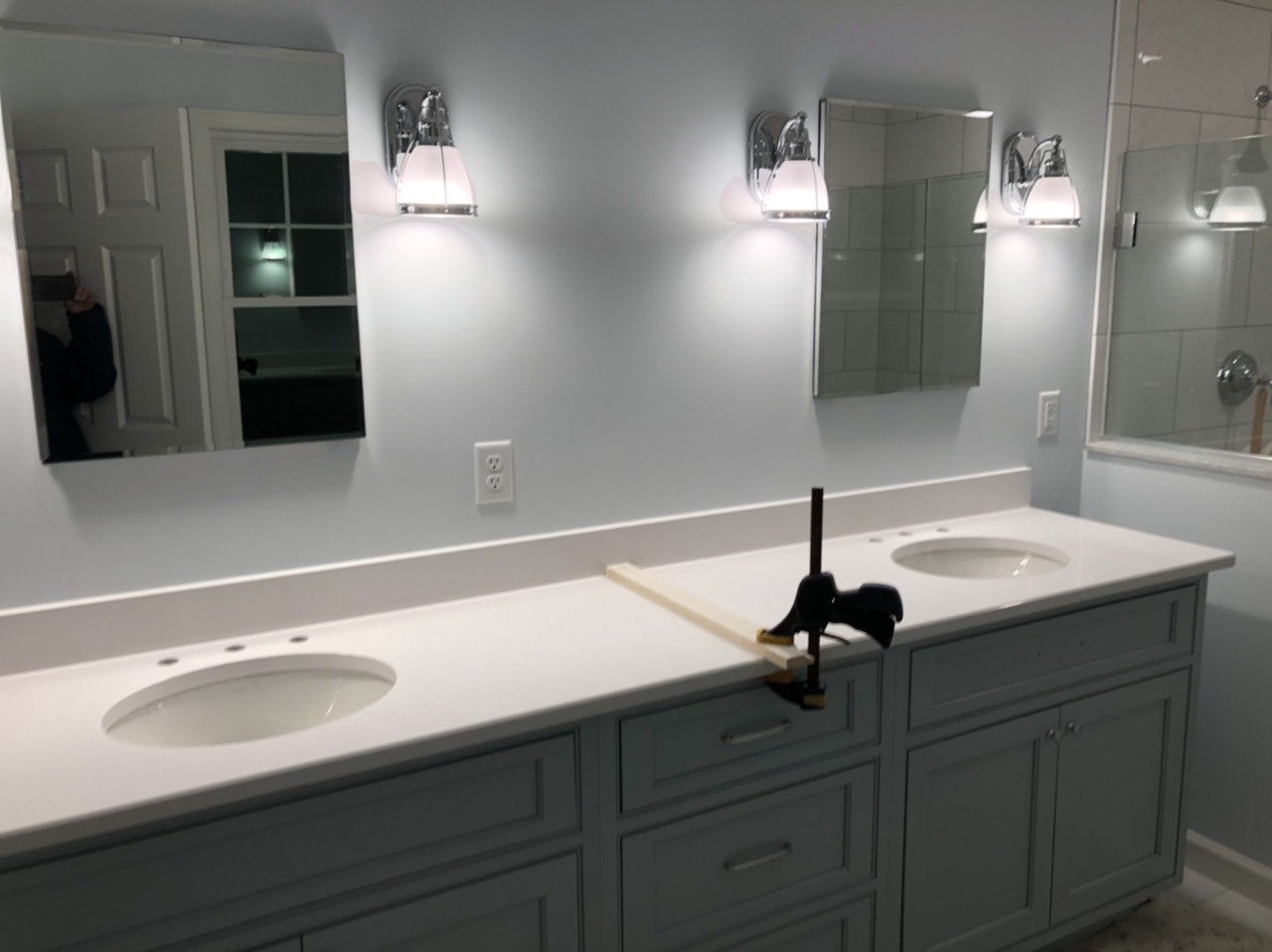 Bathroom Cabinet / Sink