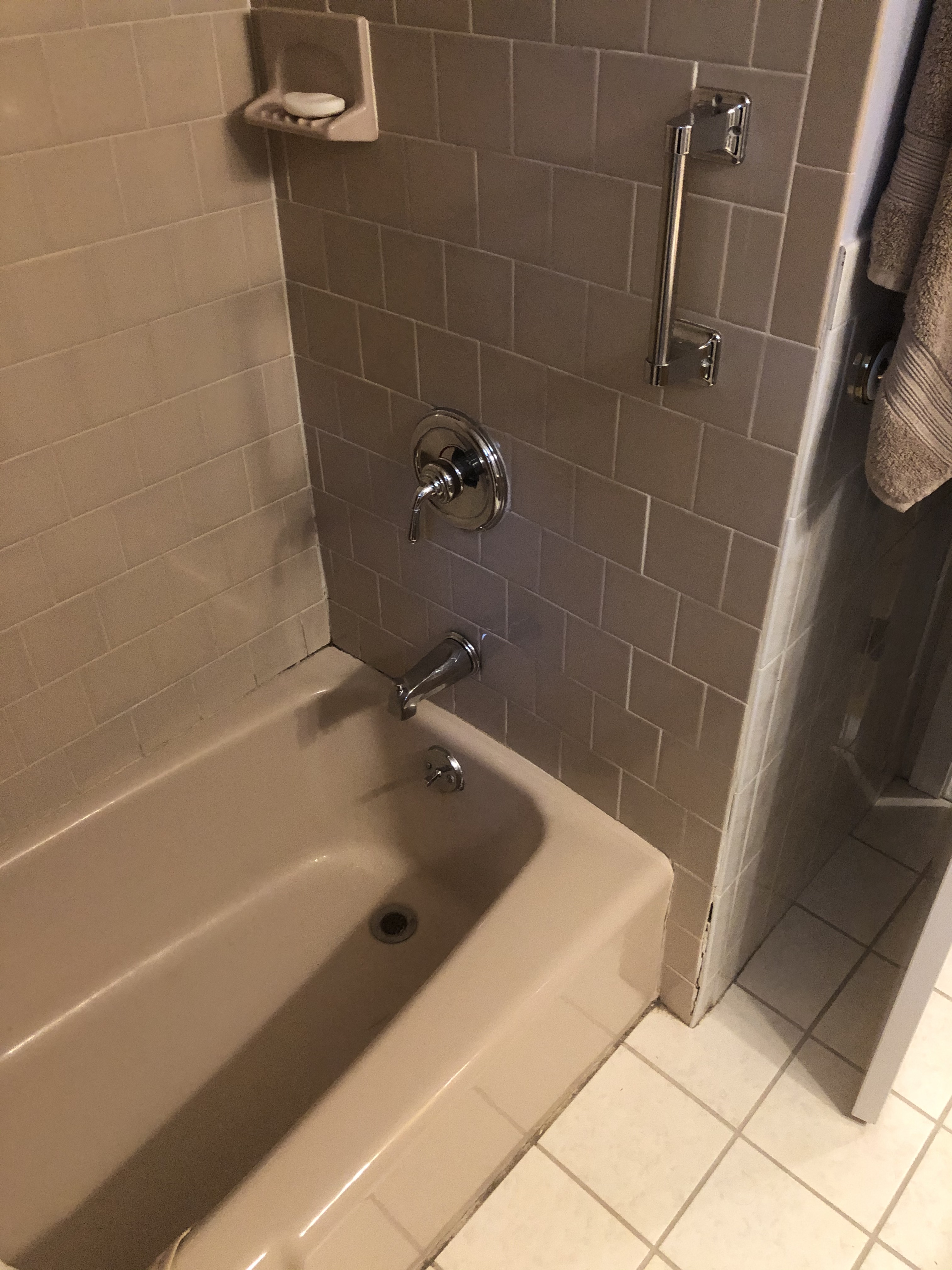 Old Shower / Tub