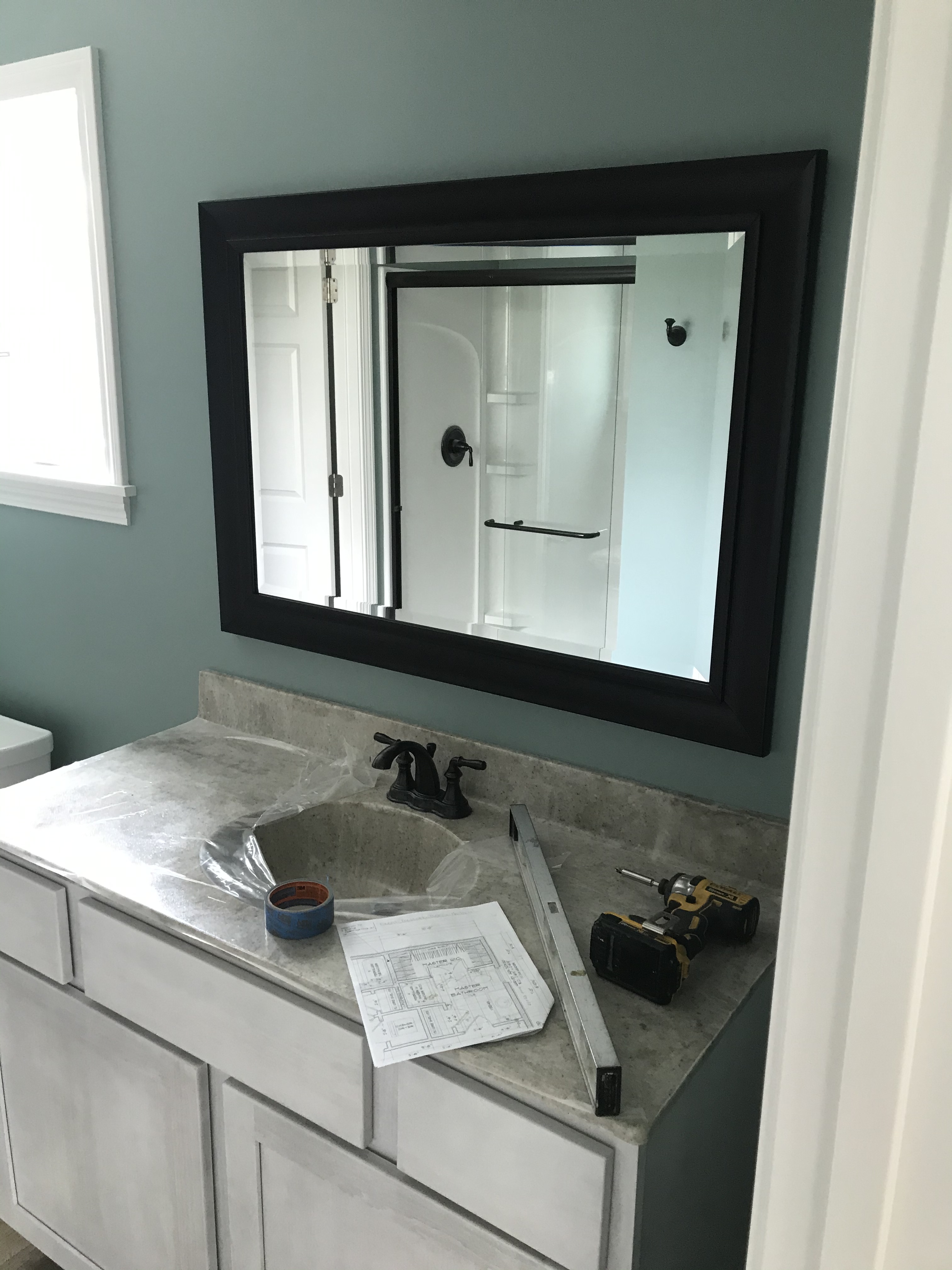 Bathroom Sink / Mirror