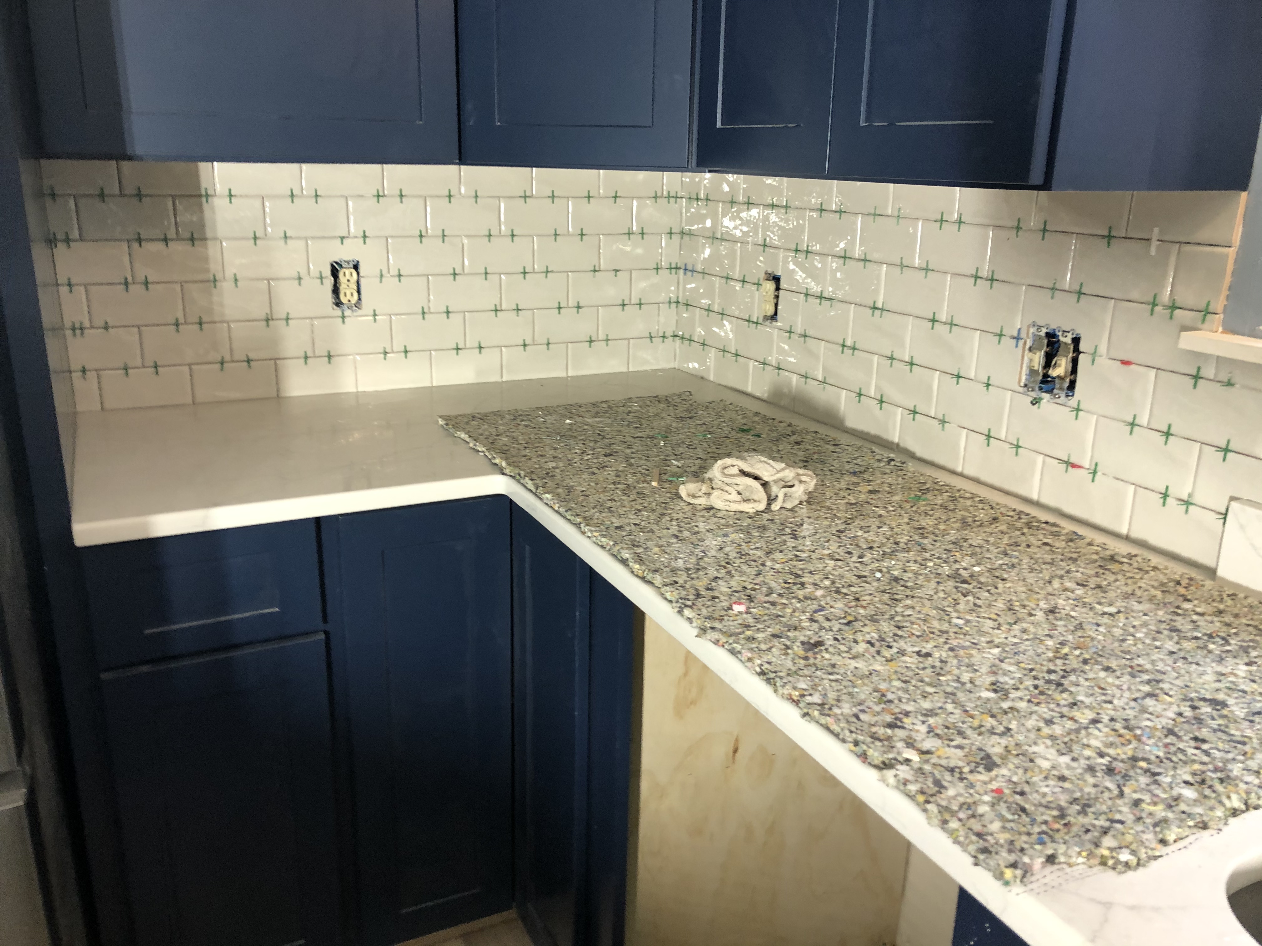 Kitchen Counter / Backsplash