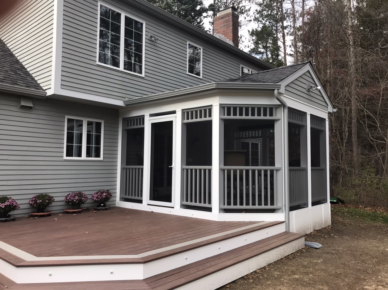 Screened in Porch / Deck